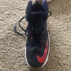 Lebron 13 Navy Blue/university Red size 6.5